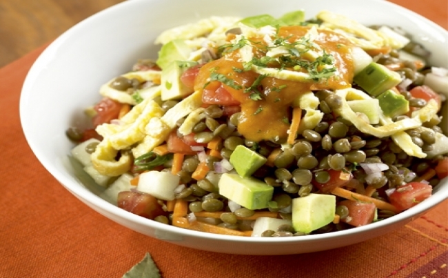 Ensalada de tortilla y lentejas